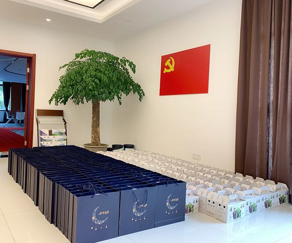 “歡樂(lè)中秋，情濃意濃”